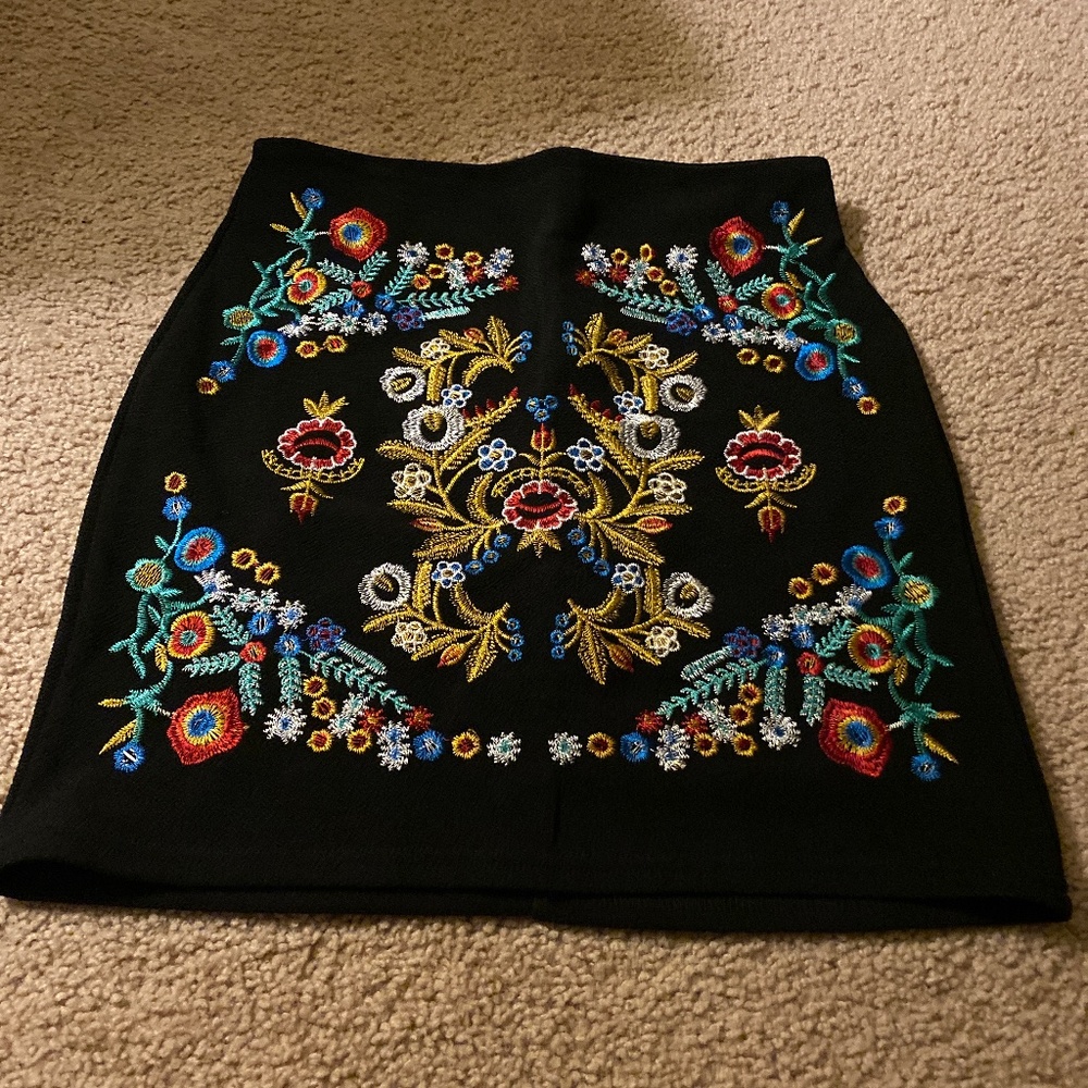 Embroidered skirt